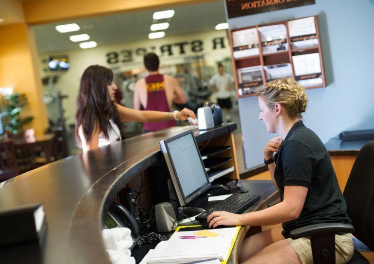 baun fitness front desk